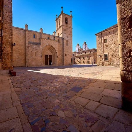 Elegante Apartamento Para 5 En El Centro De Caceres Con Wifi Экстерьер фото