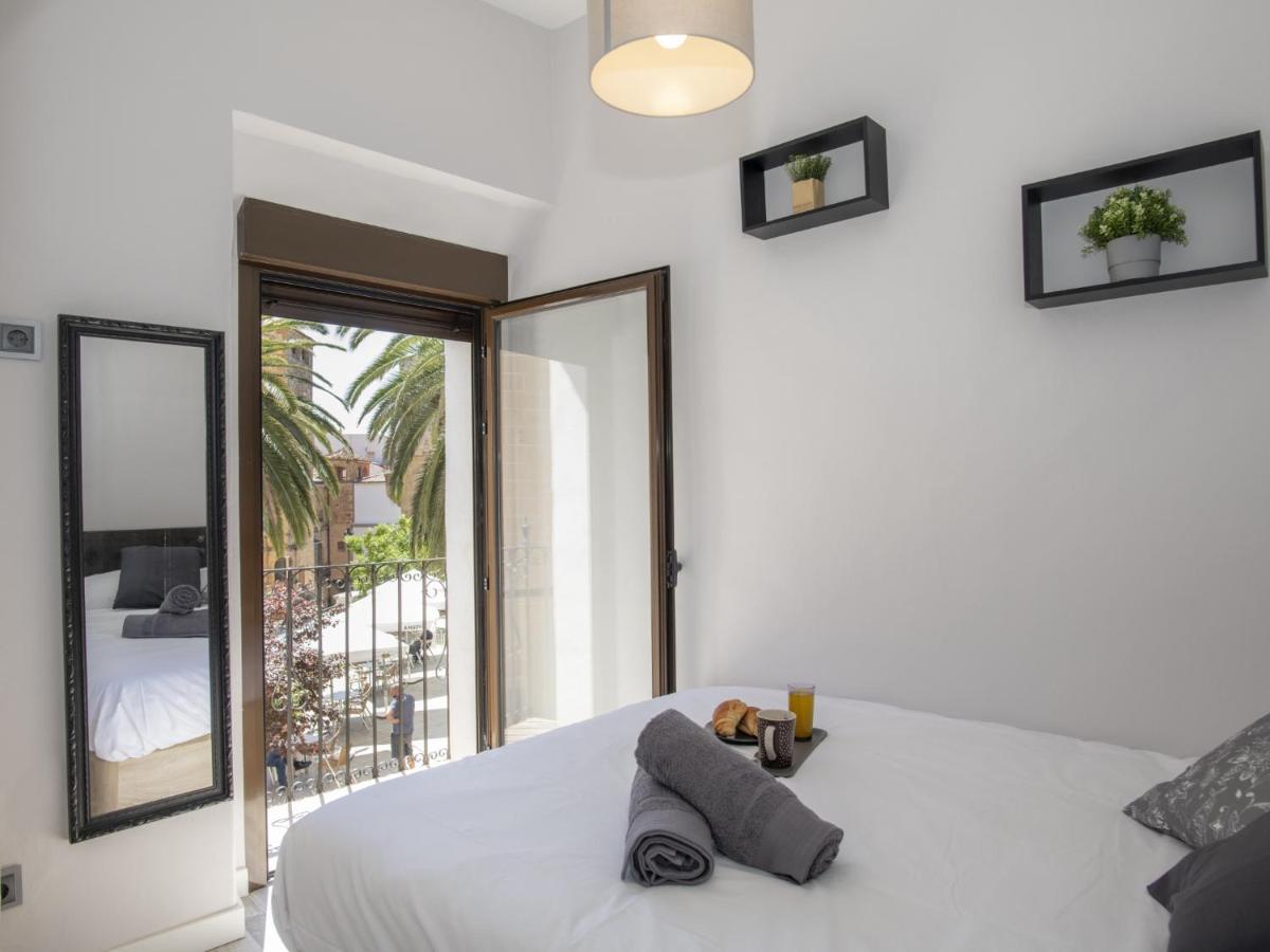 Elegante Apartamento Para 5 En El Centro De Caceres Con Wifi Экстерьер фото