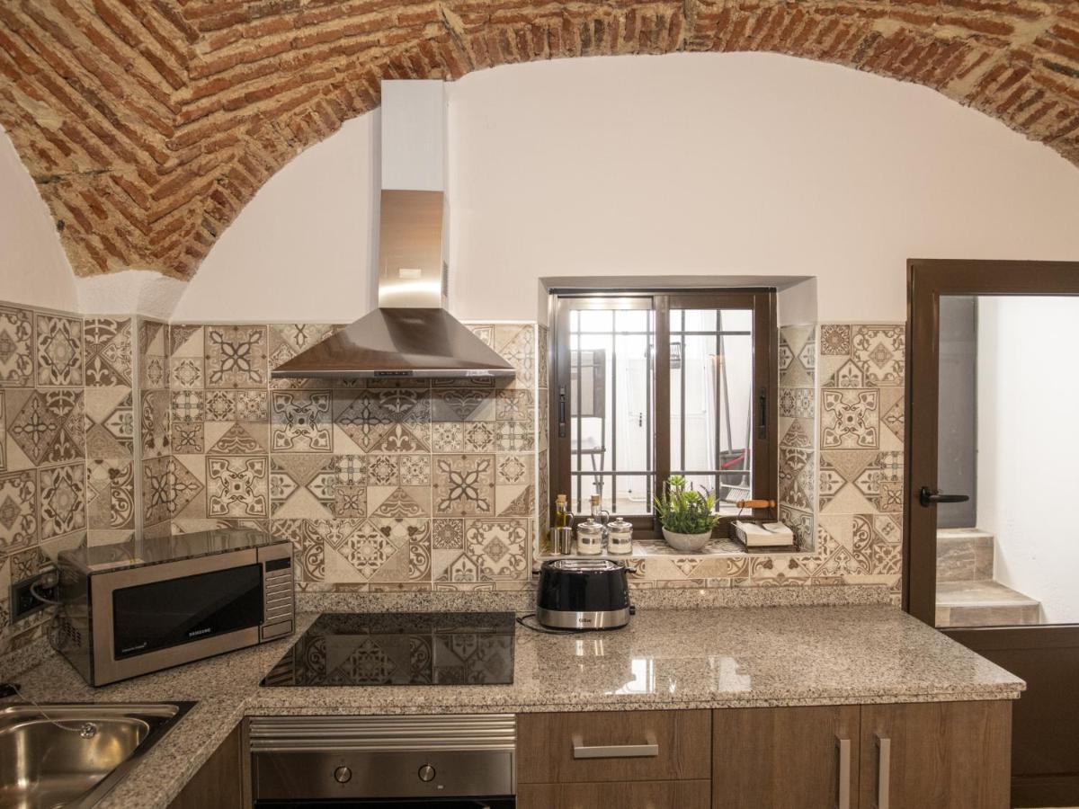 Elegante Apartamento Para 5 En El Centro De Caceres Con Wifi Экстерьер фото