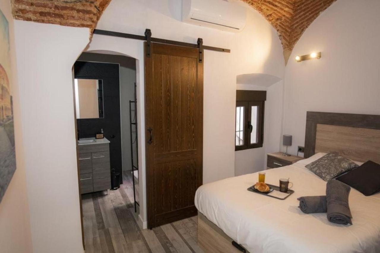 Elegante Apartamento Para 5 En El Centro De Caceres Con Wifi Экстерьер фото