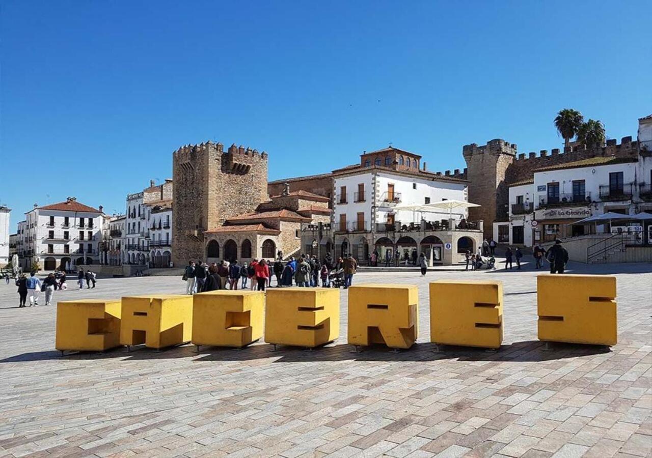 Elegante Apartamento Para 5 En El Centro De Caceres Con Wifi Экстерьер фото