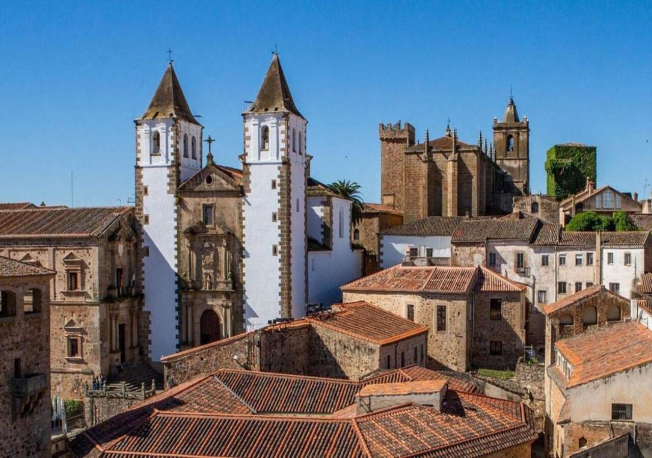 Elegante Apartamento Para 5 En El Centro De Caceres Con Wifi Экстерьер фото